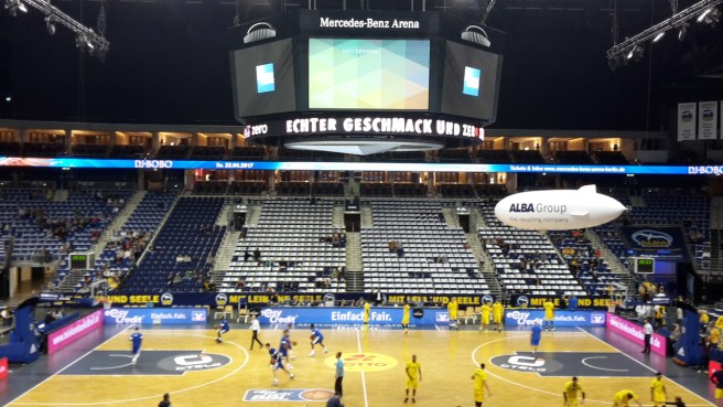 Basketball ALBA Berlin Skyliners Frankfurt Mercedes Benz Arena 20161008 (9).jpg