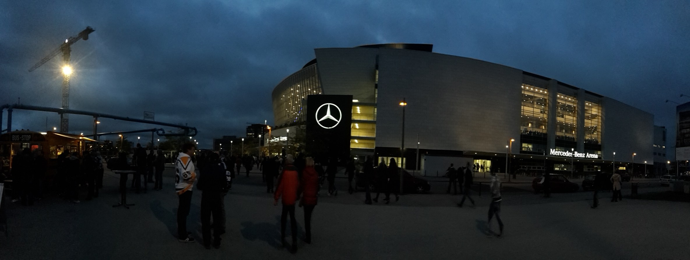 Eishockey Eisbären Berlin Kölner Haie DEL 20161007 (1).jpg