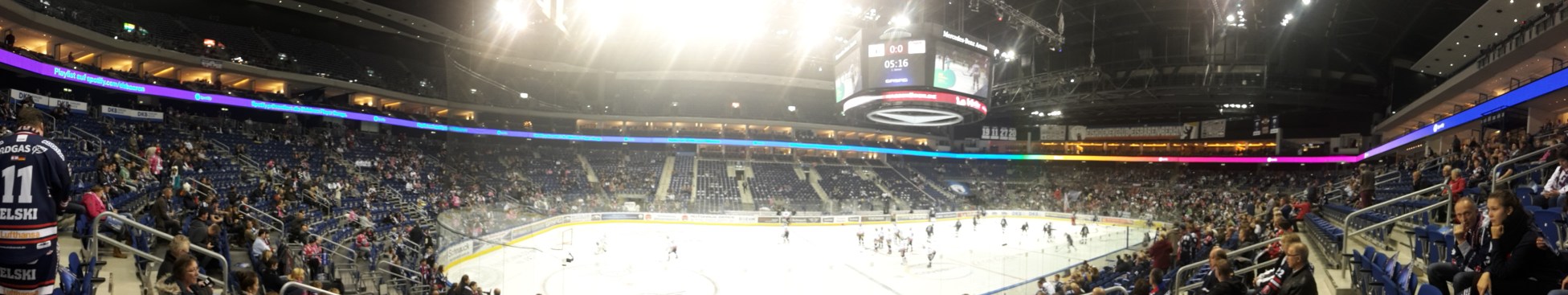 Eishockey Eisbären Berlin Kölner Haie DEL 20161007 (10).jpg