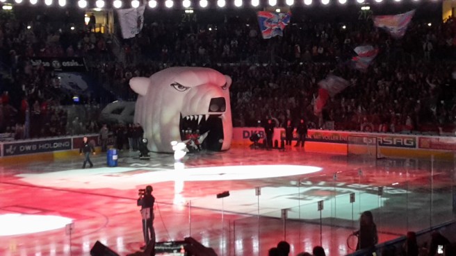 Eishockey Eisbären Berlin Kölner Haie DEL 20161007 (12).jpg