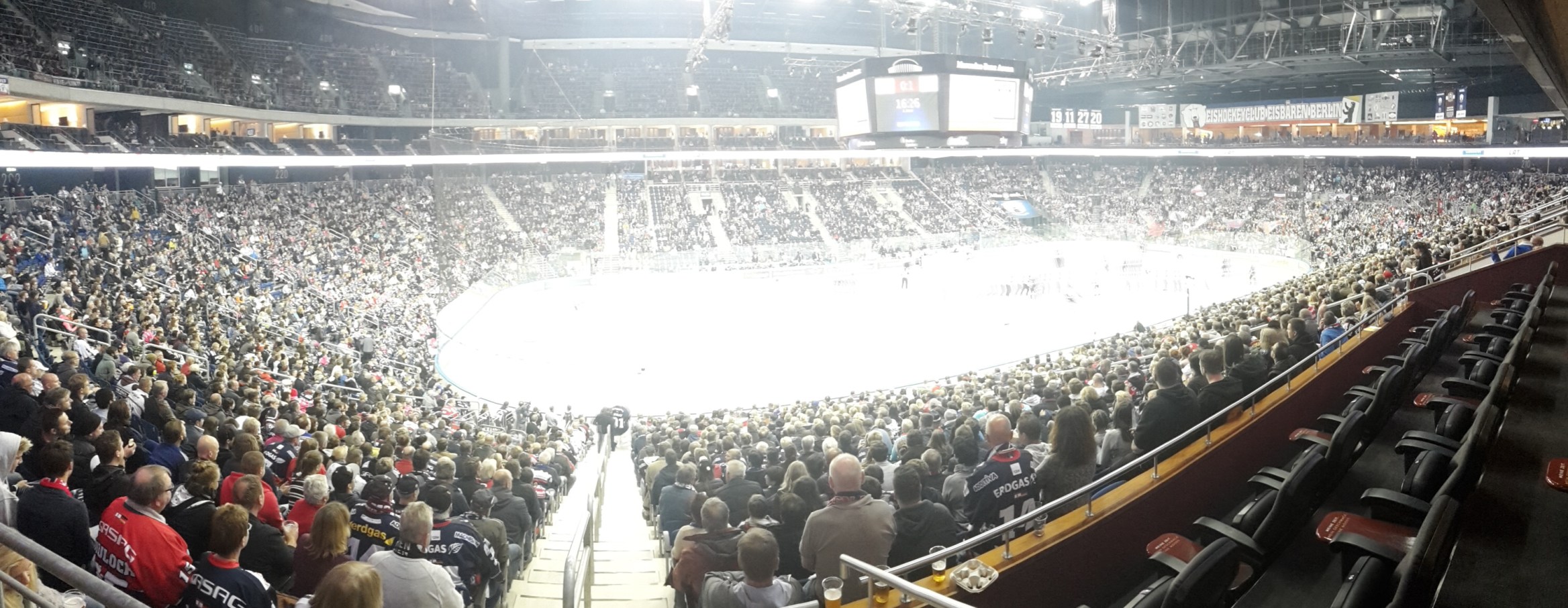 Eishockey Eisbären Berlin Kölner Haie DEL 20161007 (18).jpg