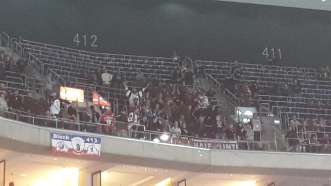 Eishockey Eisbären Berlin Kölner Haie DEL 20161007 (28).jpg