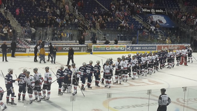Eishockey Eisbären Berlin Kölner Haie DEL 20161007 (29).jpg