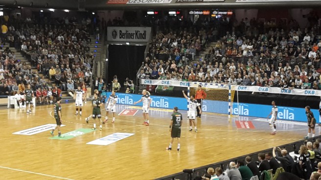 handball-bundesliga-topspiel-fuchse-berlin-thw-kiel-max-schmehling-halle-20161005-9